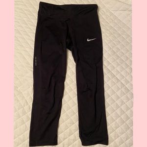 NIKE 3/4 LENGTH LEGGINGS-BLACK